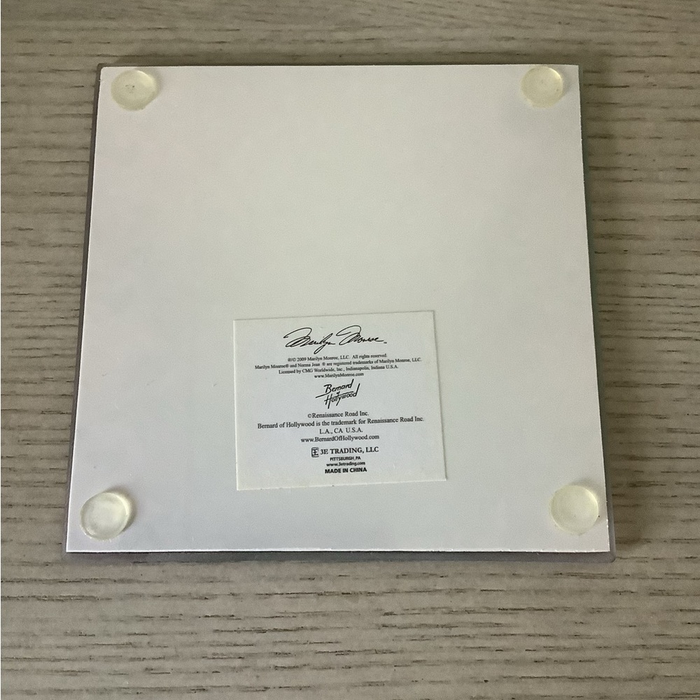 🛑SOLD🛑MARILYN MONROE GLASS COASTERS SET OF 4 -BERNARD OF HOLLYWOOD - Picture 3 of 4